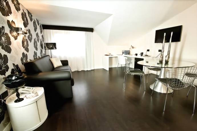 Imagen de la habitación del Hotel Bruman Caserta. Foto 5