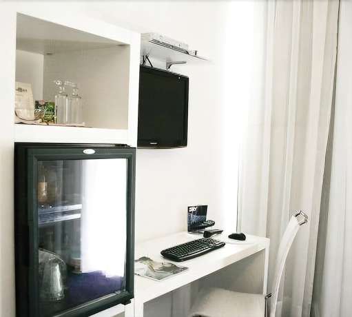 Imagen de la habitación del Hotel Bruman Caserta. Foto 7