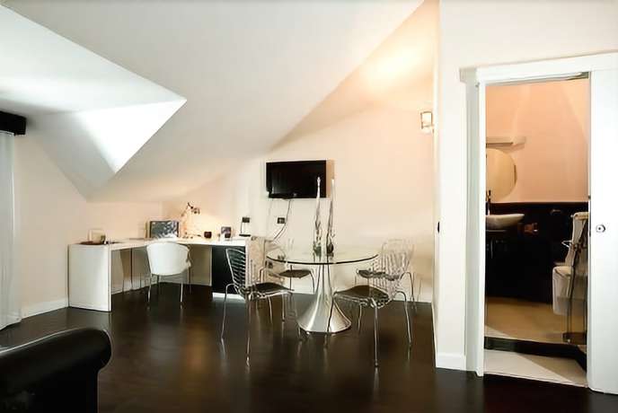 Imagen de la habitación del Hotel Bruman Caserta. Foto 10