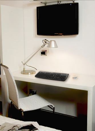 Imagen de la habitación del Hotel Bruman Caserta. Foto 14