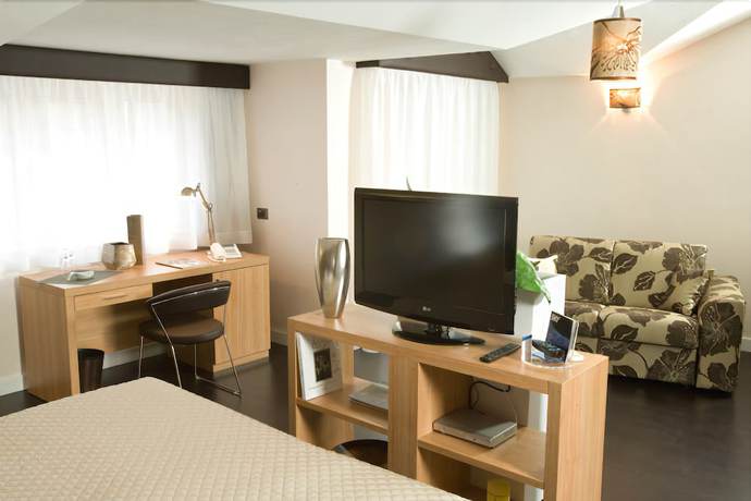 Imagen de la habitación del Hotel Bruman Caserta. Foto 16