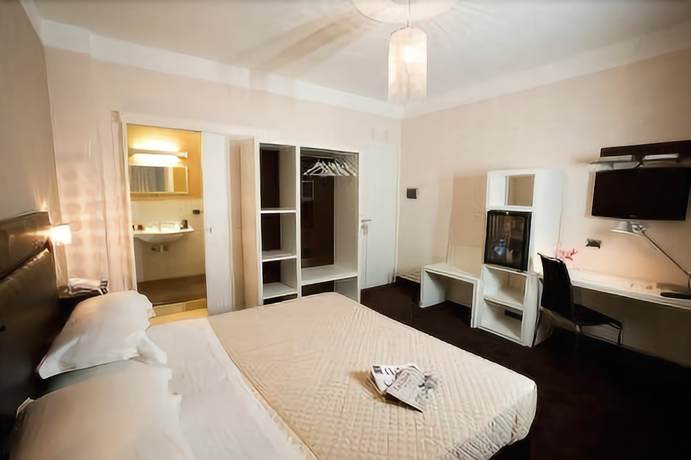 Imagen de la habitación del Hotel Bruman Caserta. Foto 18