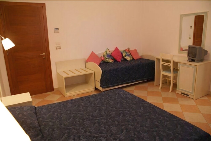 Imagen de la habitación del Hotel Bruna, Martinsicuro. Foto 4