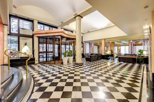 Imagen de los interiores del Hotel Brunelleschi, Mil&aacute;n. Foto 9