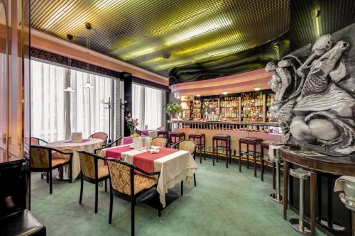 Imagen de los interiores del Hotel Brunelleschi, Mil&aacute;n. Foto 10