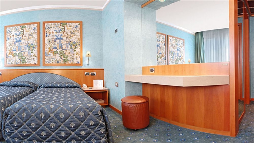 Imagen de la habitación del Hotel Brunelleschi, Milán. Foto 4