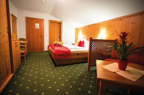 Imagen de la habitación del Hotel Br&uuml;ckenwirt, Sinnhub. Foto 9