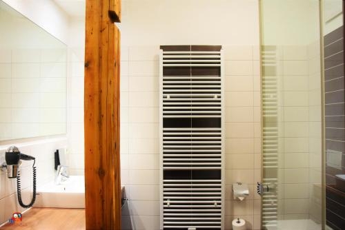 Imagen de la habitación del Hotel Br&uuml;hlerh&ouml;he Erfurt. Foto 10