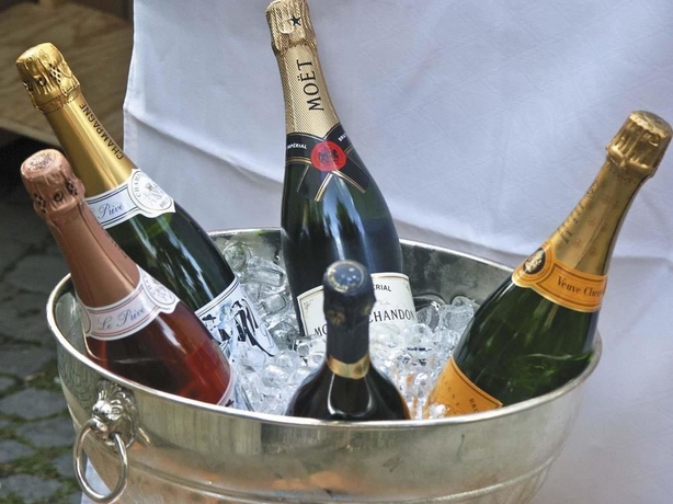 Imagen del bar/restaurante del Hotel B_smart Schönenwerd. Foto 3