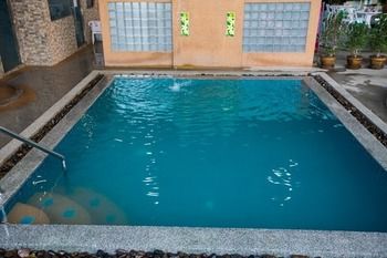Imagen de la piscina del Hotel Bua Tara Resort. Foto 15