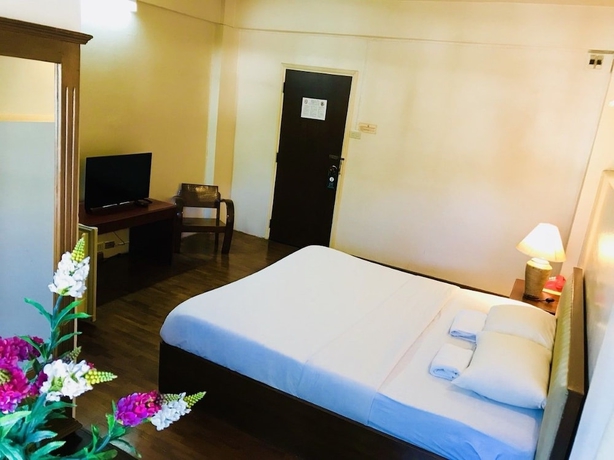 Imagen de la habitación del Hotel Buarawong Residence. Foto 12
