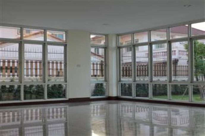 Imagen de la habitación del Hotel Buathip Resort. Foto 4