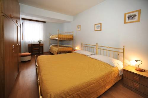 Imagen de la habitación del Hotel Bucaneve. Foto 11