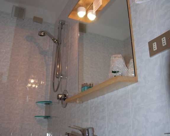 Imagen de la habitación del Hotel Bucaneve. Foto 11