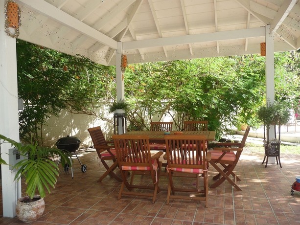 Imagen de los exteriores del Hotel Buccaneer Beach Club. Foto 6