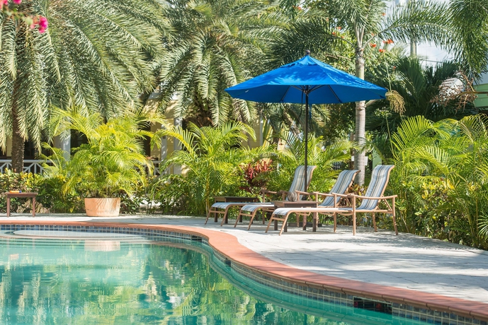 Imagen de la piscina del Hotel Buccaneer Beach Club. Foto 15