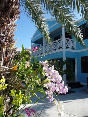 Imagen de los exteriores del Hotel Buccaneer Beach Club. Foto 9