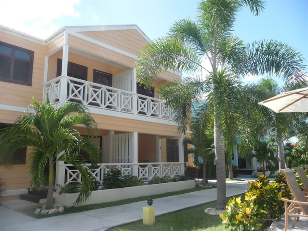 Imagen de los exteriores del Hotel Buccaneer Beach Club. Foto 10