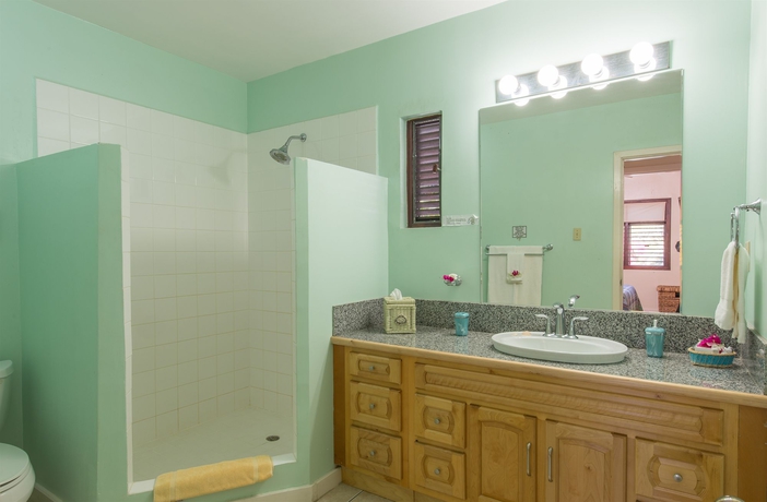 Imagen de la habitación del Hotel Buccaneer Beach Club. Foto 4