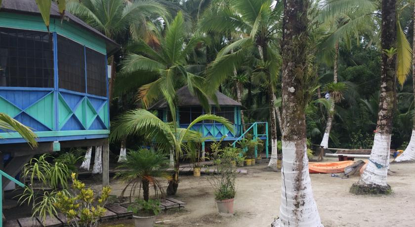 Imagen de los exteriores del Hotel Buccaneer Resort. Foto 8
