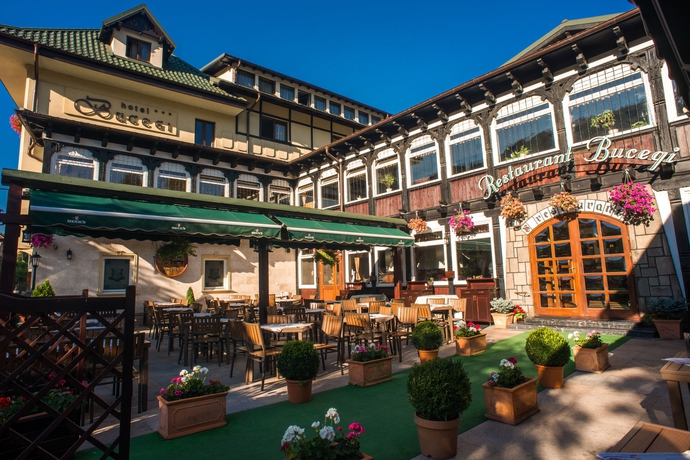 Imagen de los exteriores del Hotel Bucegi. Foto 14