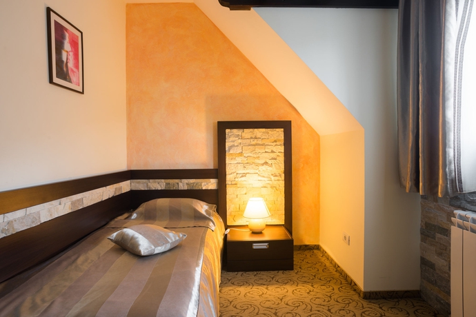 Imagen de la habitación del Hotel Bucegi. Foto 10