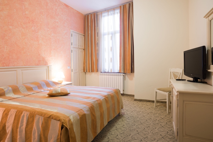 Imagen de la habitación del Hotel Bucegi. Foto 12