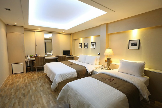 Imagen de la habitación del Hotel Bucheon. Foto 10