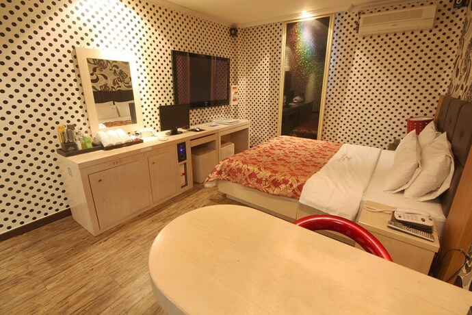 Imagen de la habitación del Hotel Bucheon Kara. Foto 16