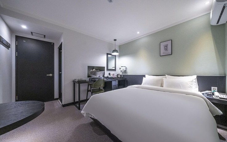 Imagen de la habitación del Hotel Bucheon Renee. Foto 18
