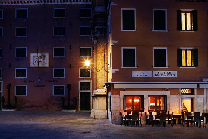 Imagen de los exteriores del Hotel Bucintoro. Foto 6