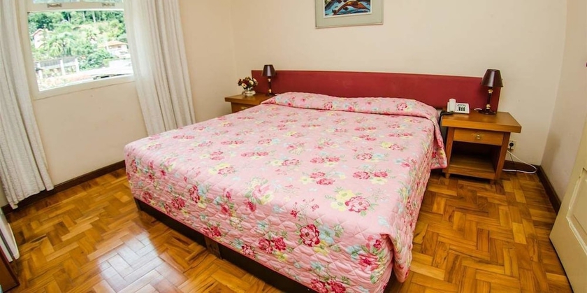 Imagen de la habitación del Hotel Bucsky. Foto 12