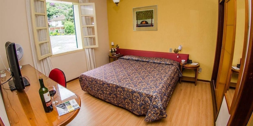 Imagen de la habitación del Hotel Bucsky. Foto 15