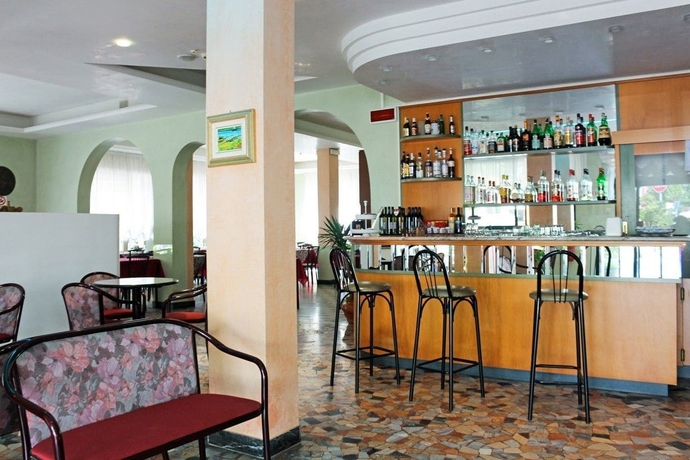 Imagen del bar/restaurante del Hotel Buda. Foto 2