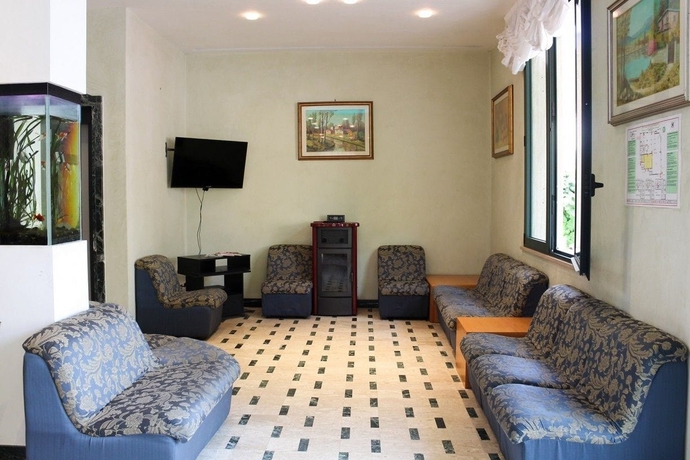 Imagen de los interiores del Hotel Buda. Foto 18