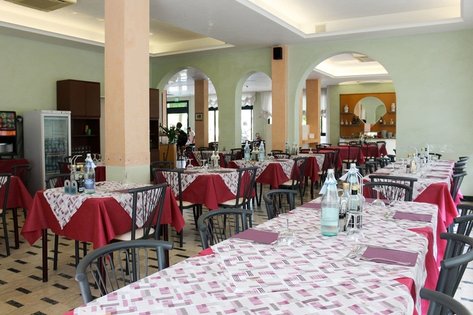 Imagen del bar/restaurante del Hotel Buda. Foto 3