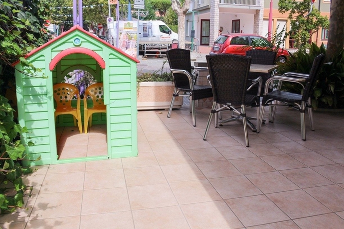 Imagen de los exteriores del Hotel Buda. Foto 15