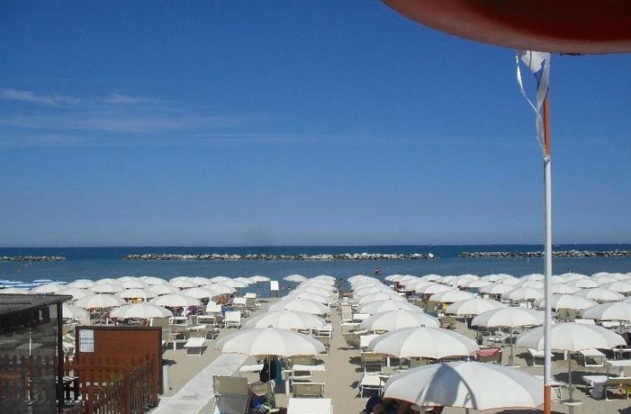 Imagen de los exteriores del Hotel Buda. Foto 16