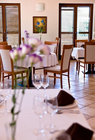 Imagen del bar/restaurante del Hotel Budapest Airport Stáció Wellness and Conference. Foto 3