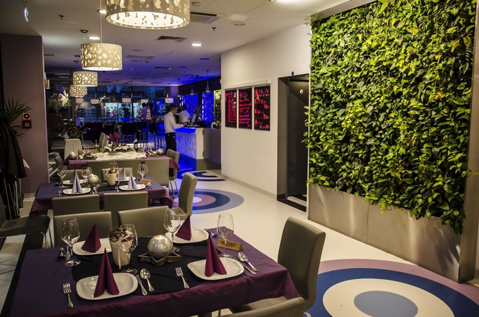 Imagen del bar/restaurante del Hotel Budapest City Central. Foto 7