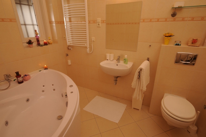 Imagen de la habitación del Hotel Budapest Museum Central. Foto 6