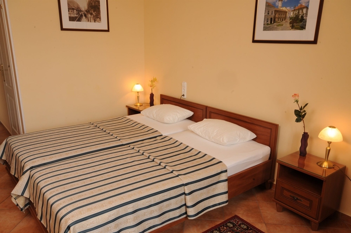 Imagen de la habitación del Hotel Budapest Museum Central. Foto 13