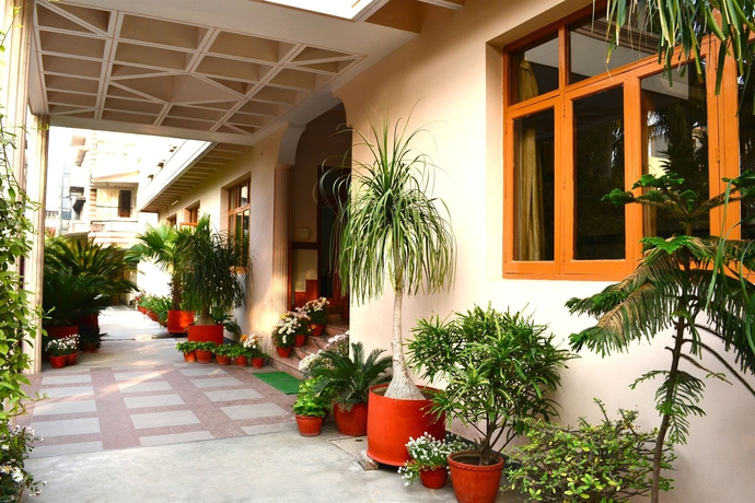 Imagen de los exteriores del Hotel Buddha, Varanasi. Foto 15