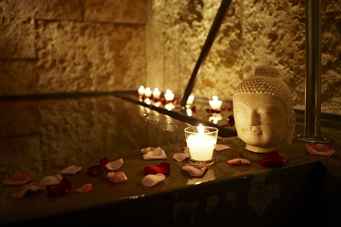 Imagen de la piscina del Hotel Buddha-Bar Hotel Budapest Klotild Palace. Foto 16