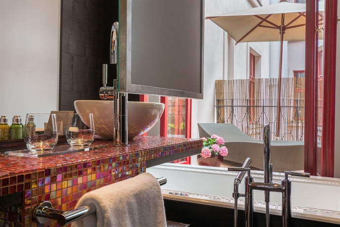 Imagen de la habitación del Hotel Buddha-bar Prague. Foto 13