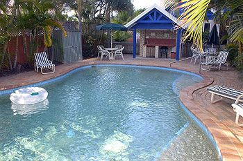 Imagen de la piscina del Hotel Budds Beach Apartments. Foto 10