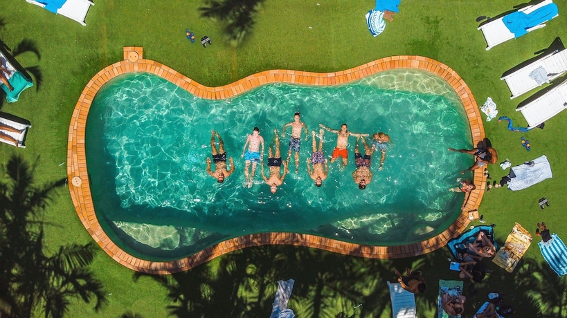 Imagen de la piscina del Hotel Budds In Surfers. Foto 19