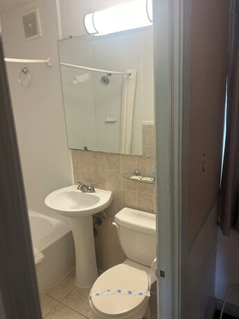 Imagen general del Hotel Budget Host Alexandria. Foto 15