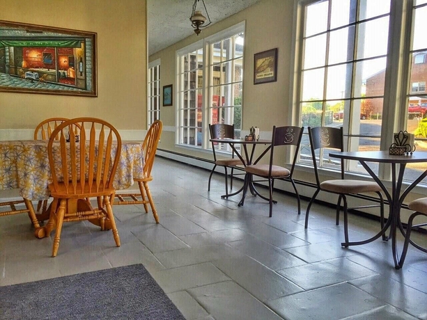 Imagen de los interiores del Hotel Budget Host East End In Riverhead. Foto 15