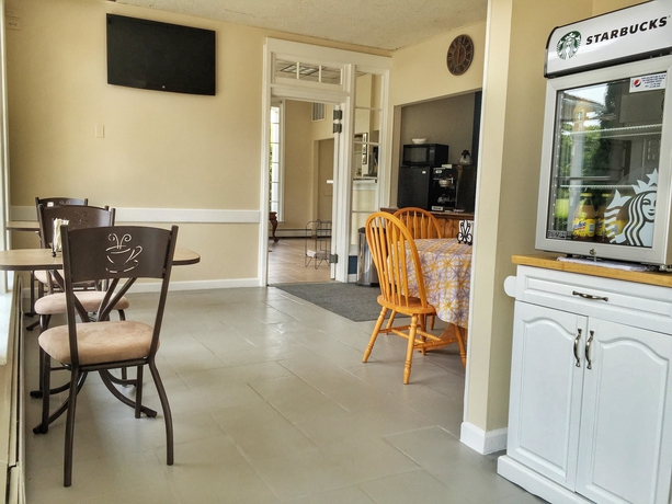 Imagen de los interiores del Hotel Budget Host East End In Riverhead. Foto 16